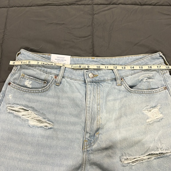 Women’s H&M mom shorts 14 new NWT distressed‎ - Picture 9 of 12